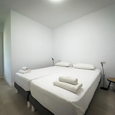 Beachfront Primera Linea 2-04